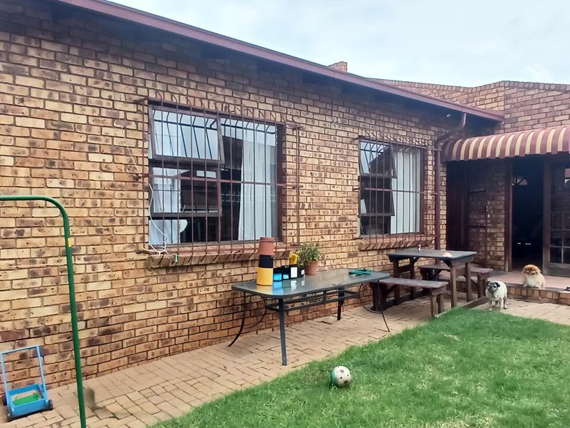 Great starter home, big enough but cozy. - Photo 3