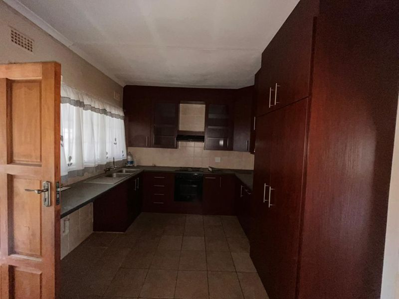 Spacious Family Home for Sale in Three Rivers. - Photo 9