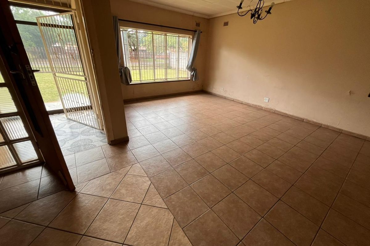 Spacious Family Home for Sale in Three Rivers. - Photo 5