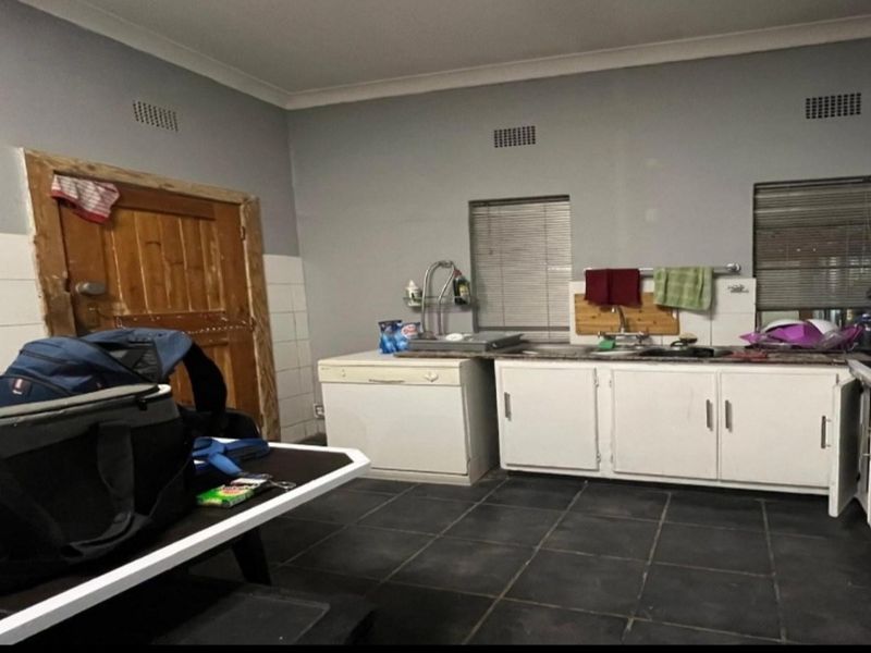 An Exceptional Family Haven in Noordhoek – Where Modern Living Meets Space, Comfort and Endless Poss - Photo 10