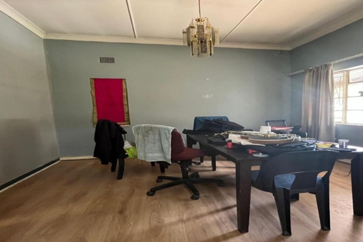 An Exceptional Family Haven in Noordhoek – Where Modern Living Meets Space, Comfort and Endless Poss - Photo 5