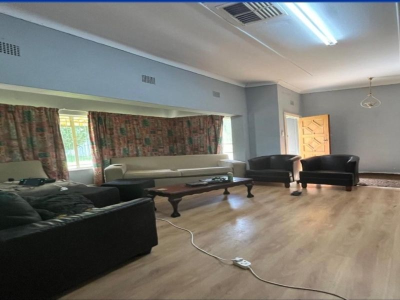 An Exceptional Family Haven in Noordhoek – Where Modern Living Meets Space, Comfort and Endless Poss - Photo 4