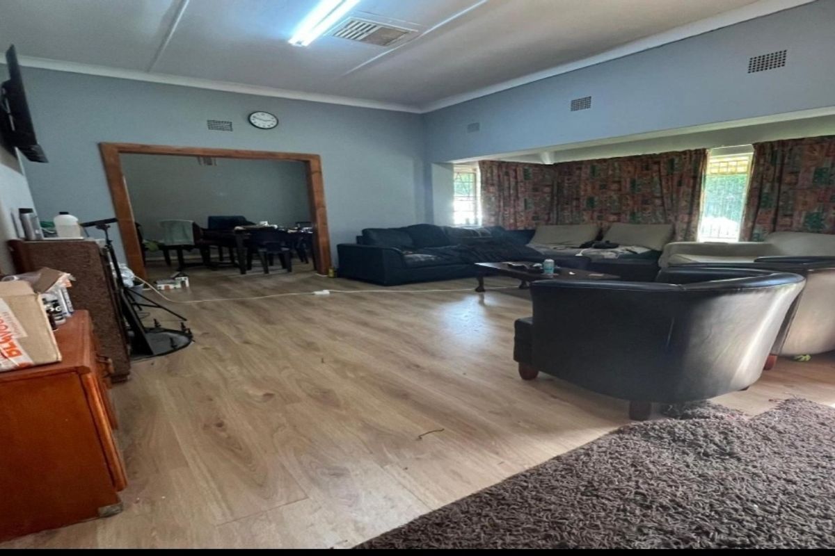 An Exceptional Family Haven in Noordhoek – Where Modern Living Meets Space, Comfort and Endless Poss - Photo 3