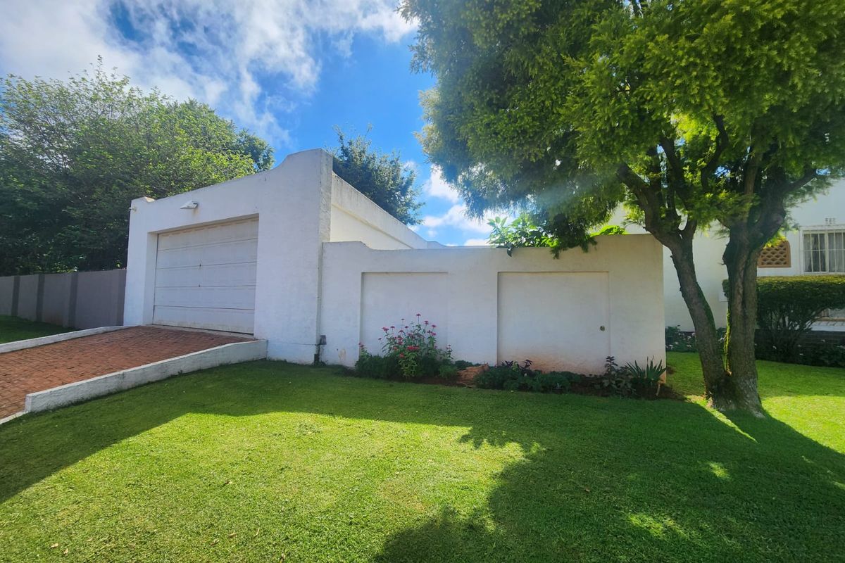 Spaciuos 3-Bedroom Home with Entertainment Areas, Pool & Garden Flat - Photo 3