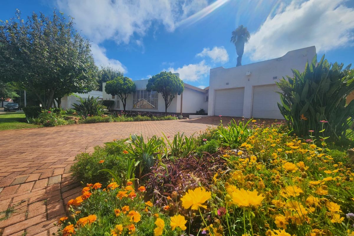 Spaciuos 3-Bedroom Home with Entertainment Areas, Pool & Garden Flat - Photo 2