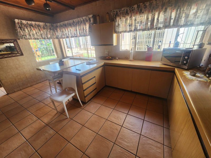 Spaciuos 3-Bedroom Home with Entertainment Areas, Pool & Garden Flat - Photo 6