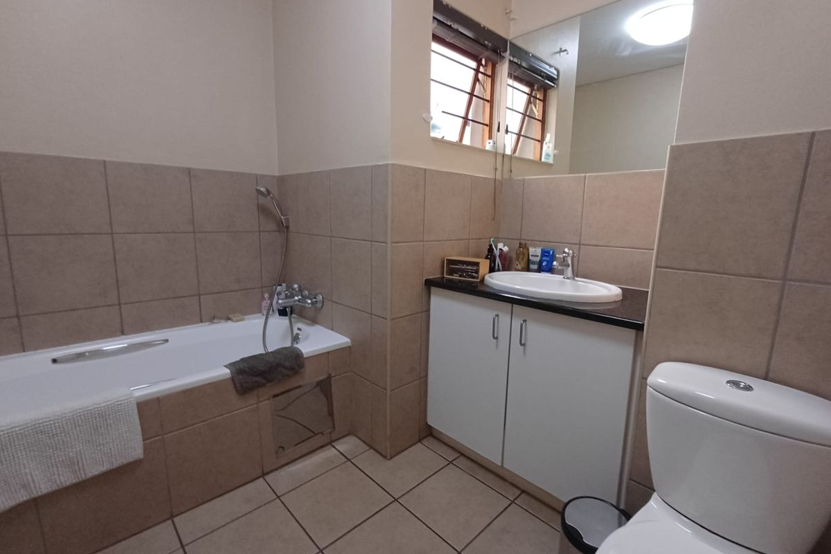 A Lovely 2 Bedroom Unit In The Golf Estate Can Be Yours Today. - Photo 4