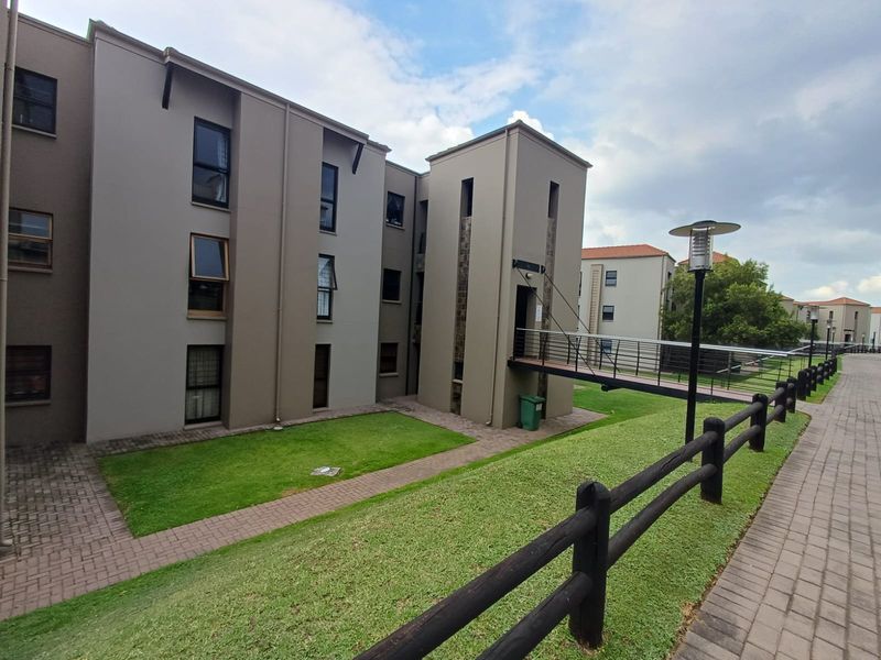 A Lovely 2 Bedroom Unit In The Golf Estate Can Be Yours Today. - Photo 6