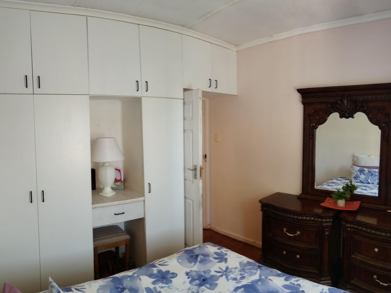 Peaceful Living with Views – The Perfectly Sized Home in Scheepershoogte - Photo 10