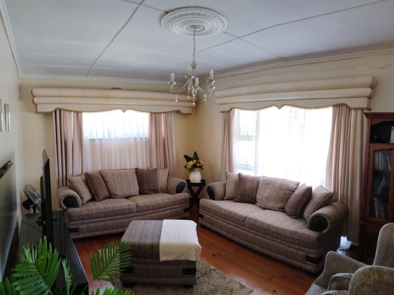 Peaceful Living with Views – The Perfectly Sized Home in Scheepershoogte - Photo 7