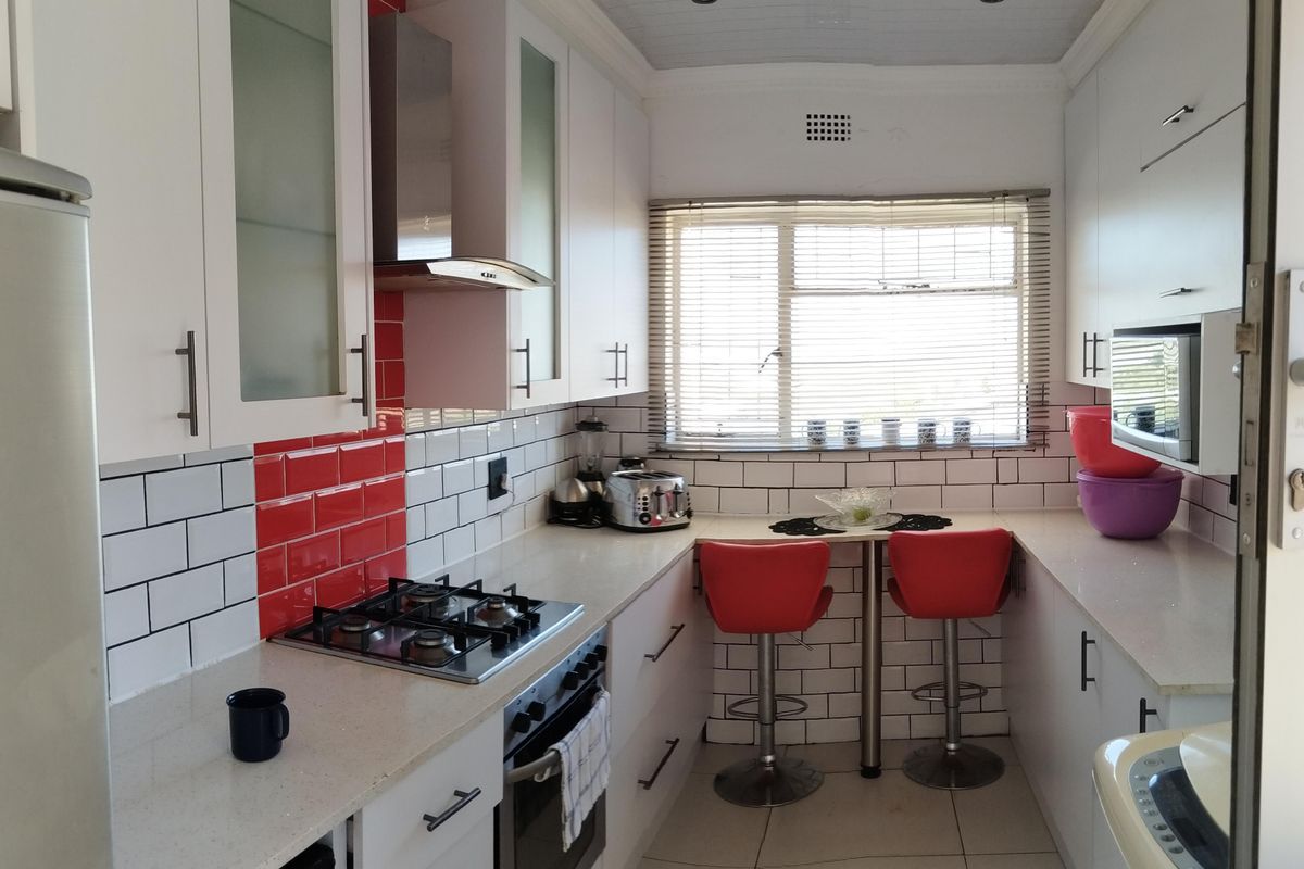 Peaceful Living with Views – The Perfectly Sized Home in Scheepershoogte - Photo 2