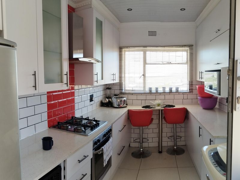 Peaceful Living with Views – The Perfectly Sized Home in Scheepershoogte - Photo 2