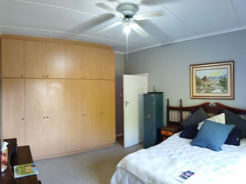 Lovely Corner Home for Sale in Bothasrus – Comfortable Living in a Great Area - Photo 10