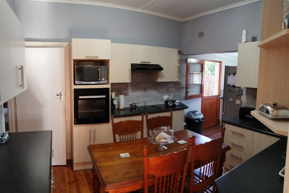 Lovely Corner Home for Sale in Bothasrus – Comfortable Living in a Great Area - Photo 5