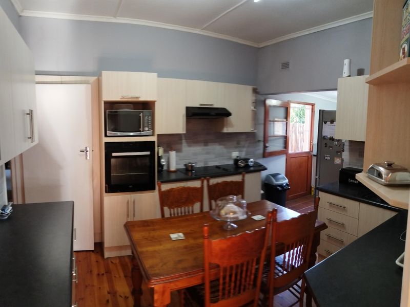 Lovely Corner Home for Sale in Bothasrus – Comfortable Living in a Great Area - Photo 5