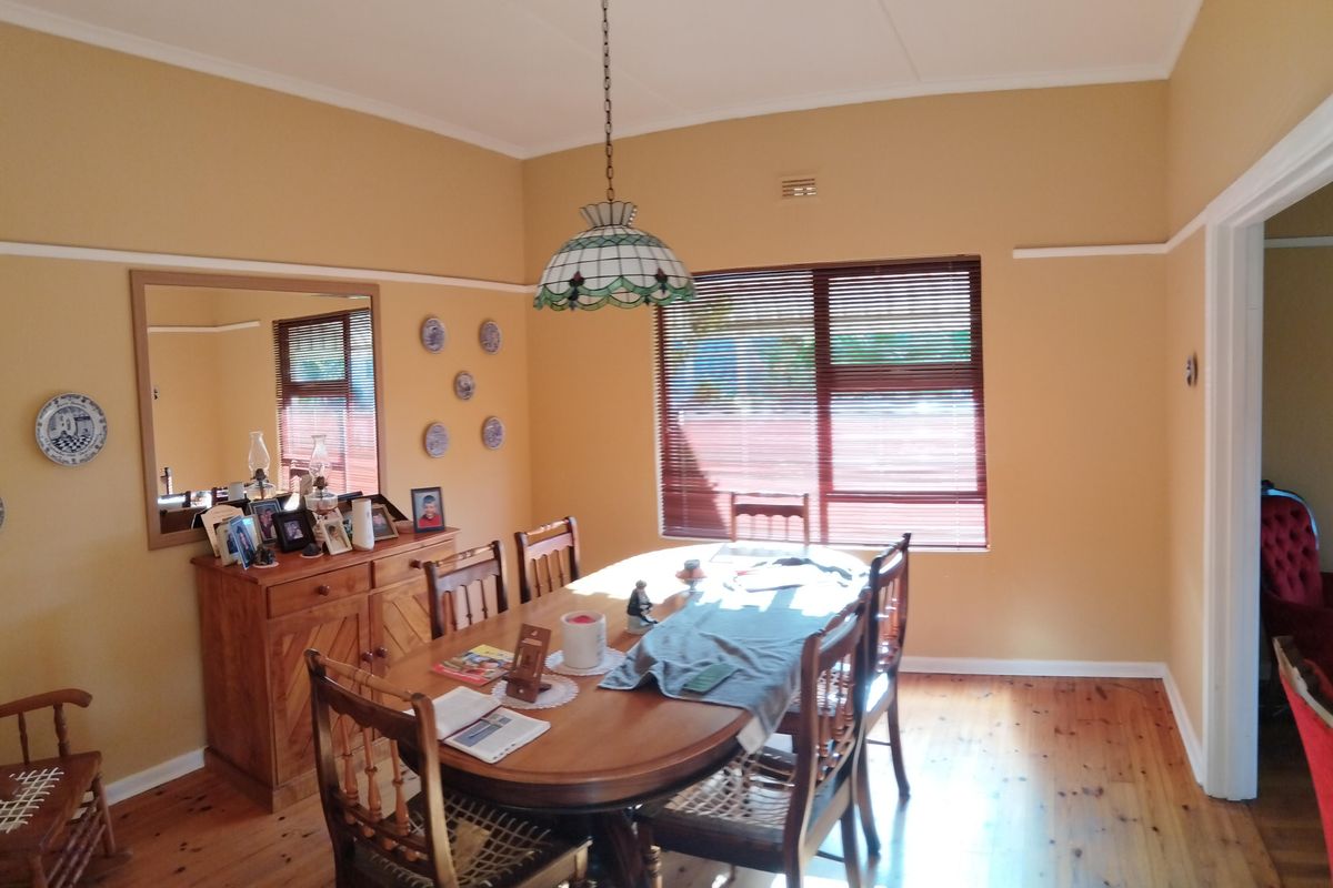 Lovely Corner Home for Sale in Bothasrus – Comfortable Living in a Great Area - Photo 4