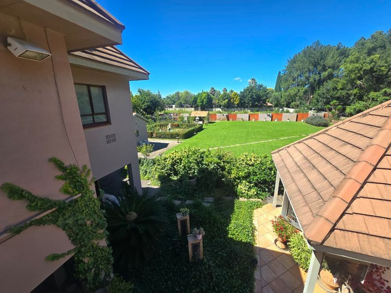 Luxury Entertainer’s Dream in Prestigious Three Rivers Proper. - Photo 4