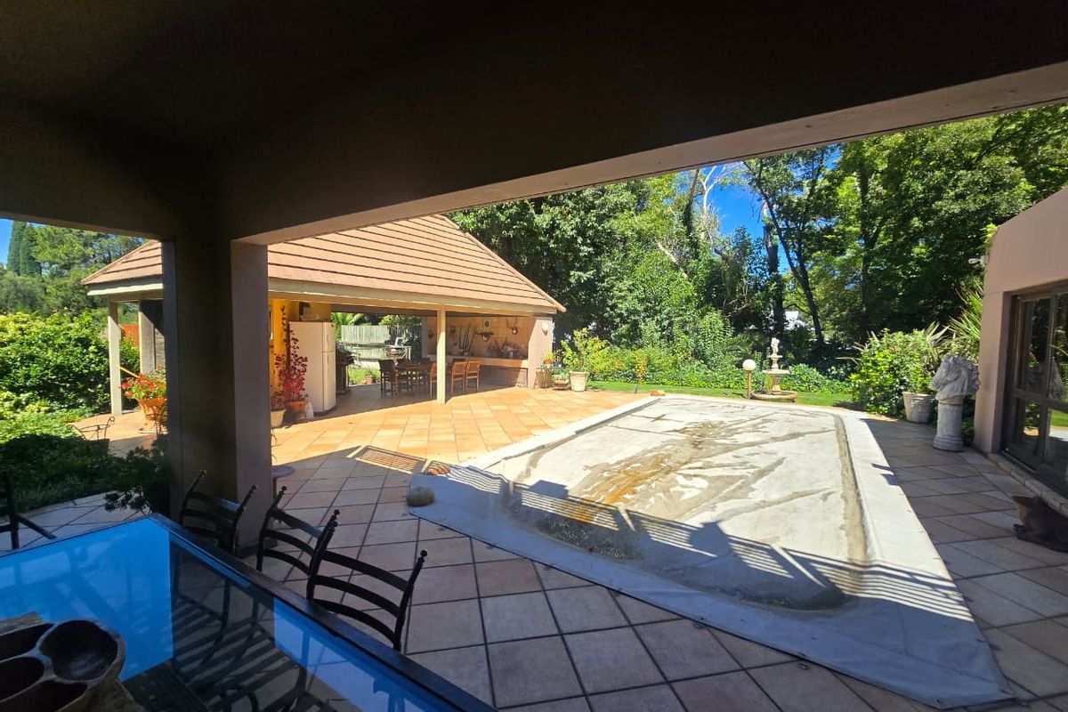 Luxury Entertainer’s Dream in Prestigious Three Rivers Proper. - Photo 5