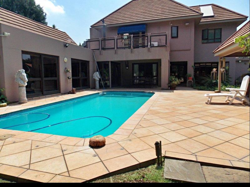 Luxury Entertainer’s Dream in Prestigious Three Rivers Proper. - Photo 3