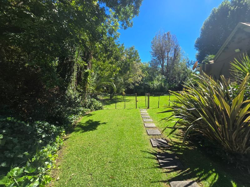 Luxury Entertainer’s Dream in Prestigious Three Rivers Proper. - Photo 9