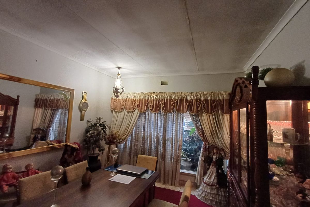 Massive Home Up For Grabs In SW 2. - Photo 2