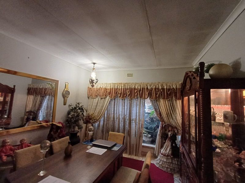 Massive Home Up For Grabs In SW 2. - Photo 2