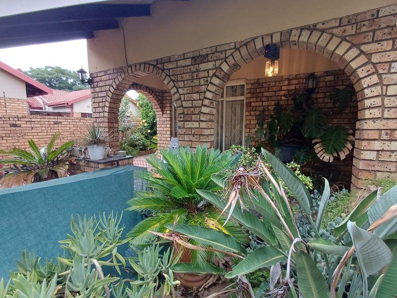 Massive Home Up For Grabs In SW 2. - Photo 7