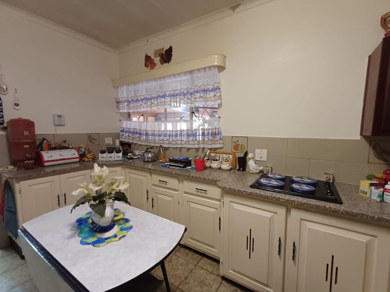 Massive Home Up For Grabs In SW 2. - Photo 6