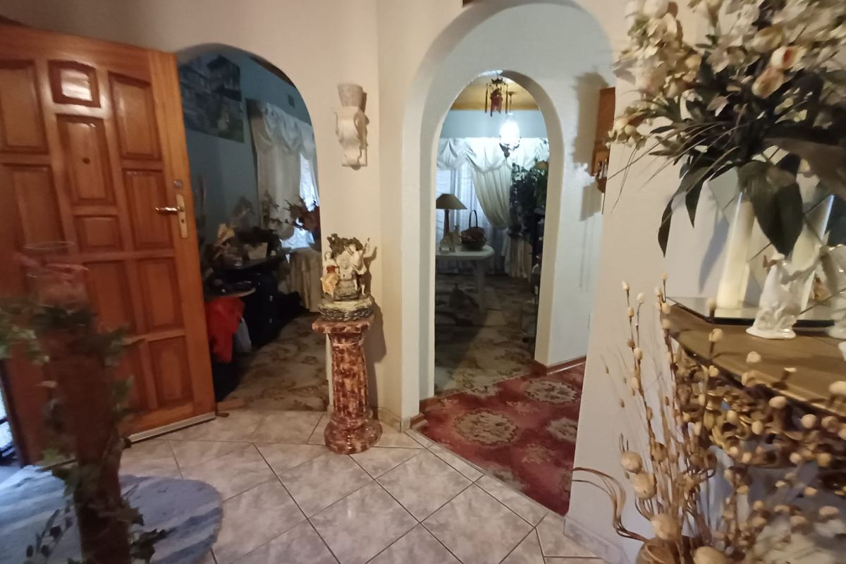 Massive Home Up For Grabs In SW 2. - Photo 5