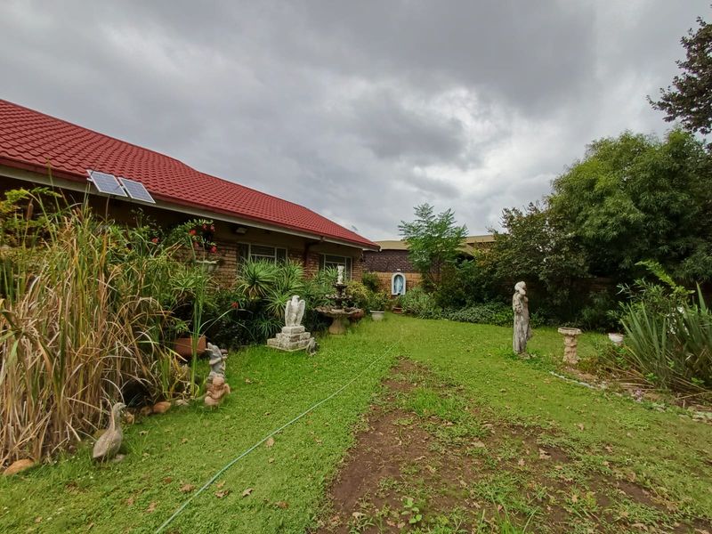 Massive Home Up For Grabs In SW 2. - Photo 4