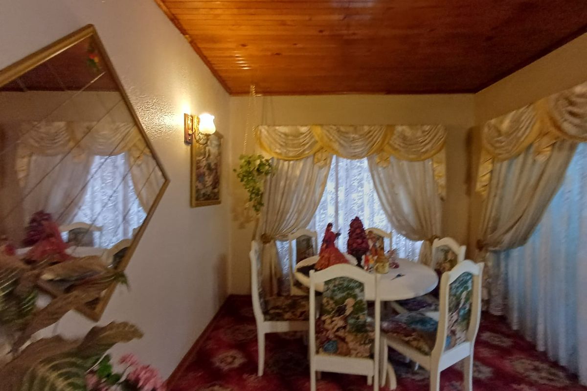 Massive Home Up For Grabs In SW 2. - Photo 3