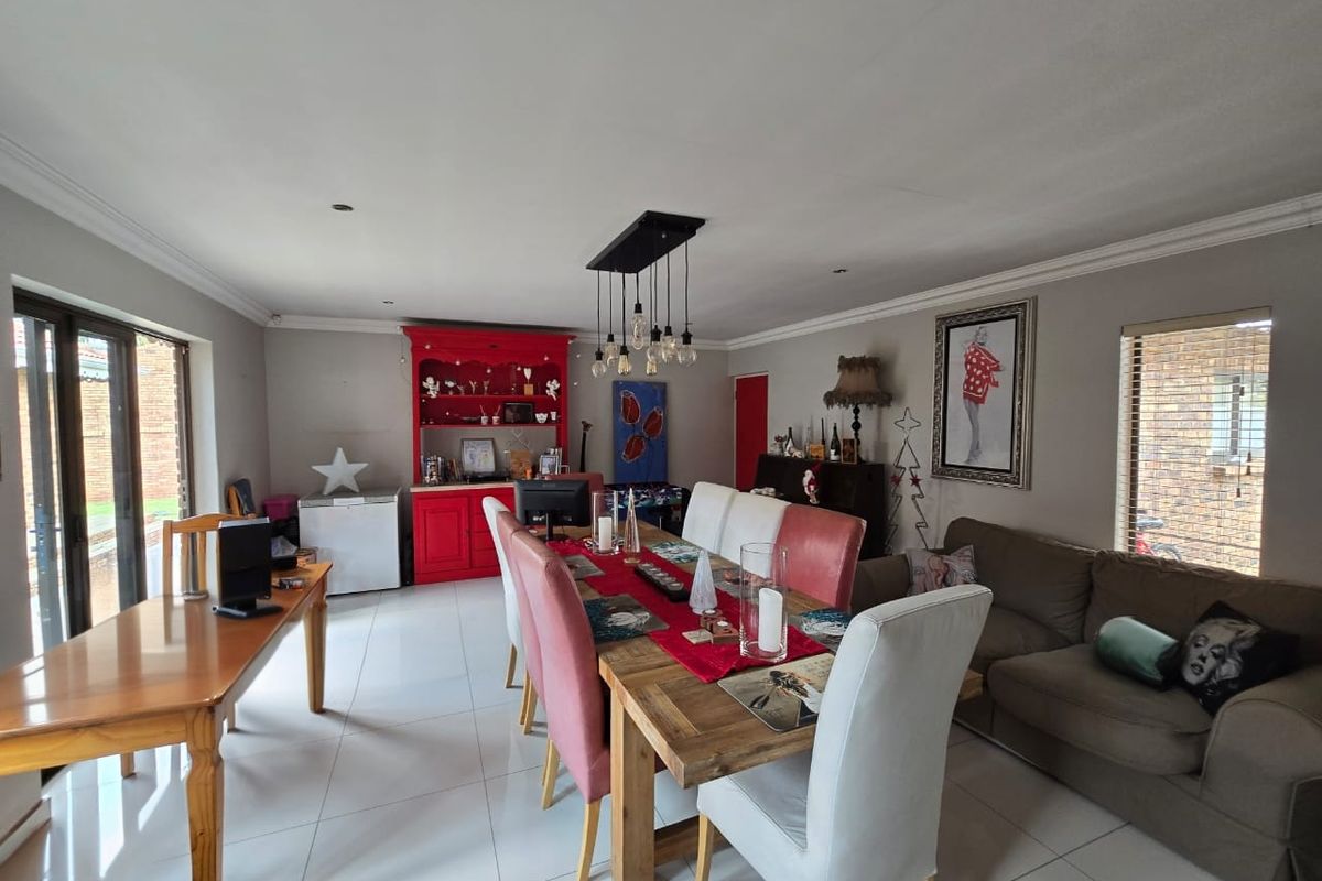 Stylish Luxury Living Awaits - Photo 5