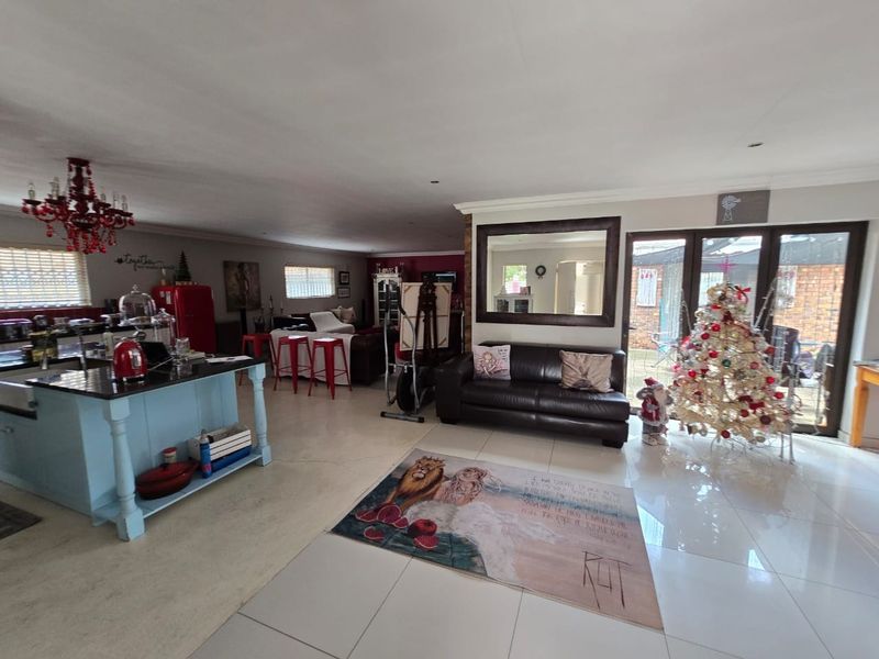 Stylish Luxury Living Awaits - Photo 3