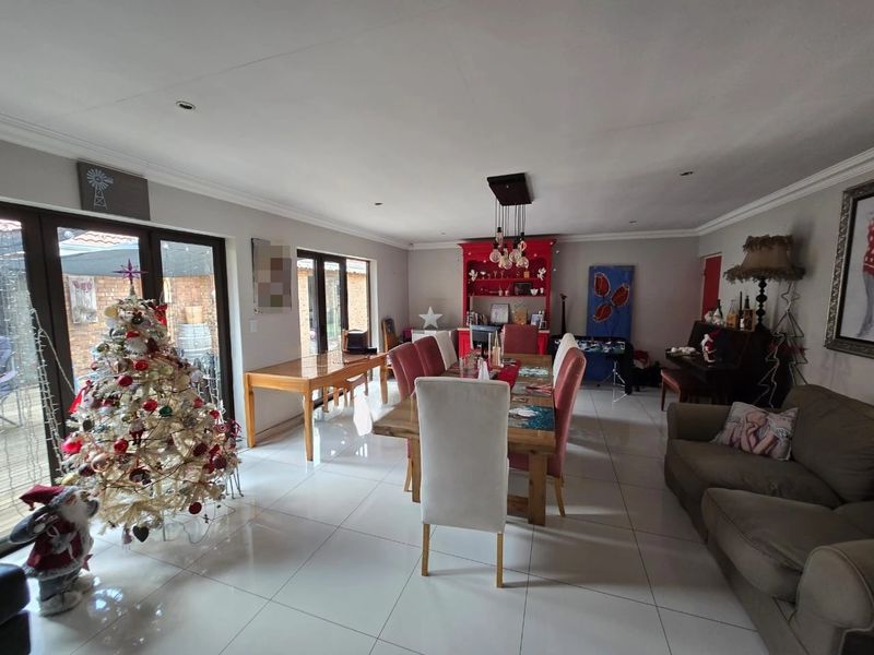 Stylish Luxury Living Awaits - Photo 4