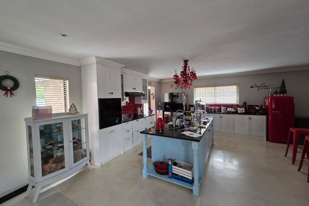 Stylish Luxury Living Awaits - Photo 2