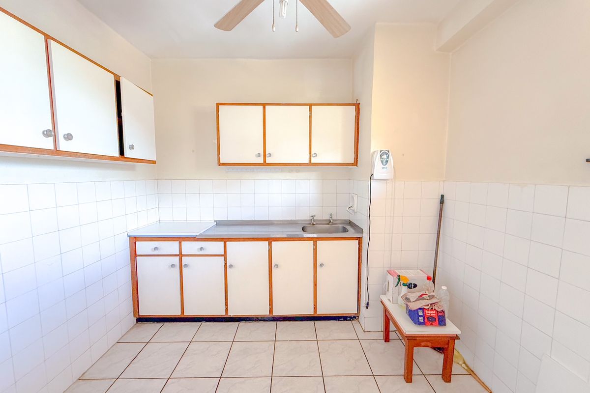 Spacious and Secure 1 Bedroom Close to Schools & Shops - Photo 3