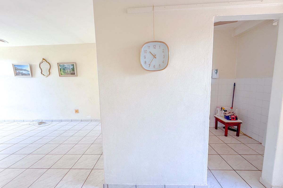 Spacious and Secure 1 Bedroom Close to Schools & Shops - Photo 4