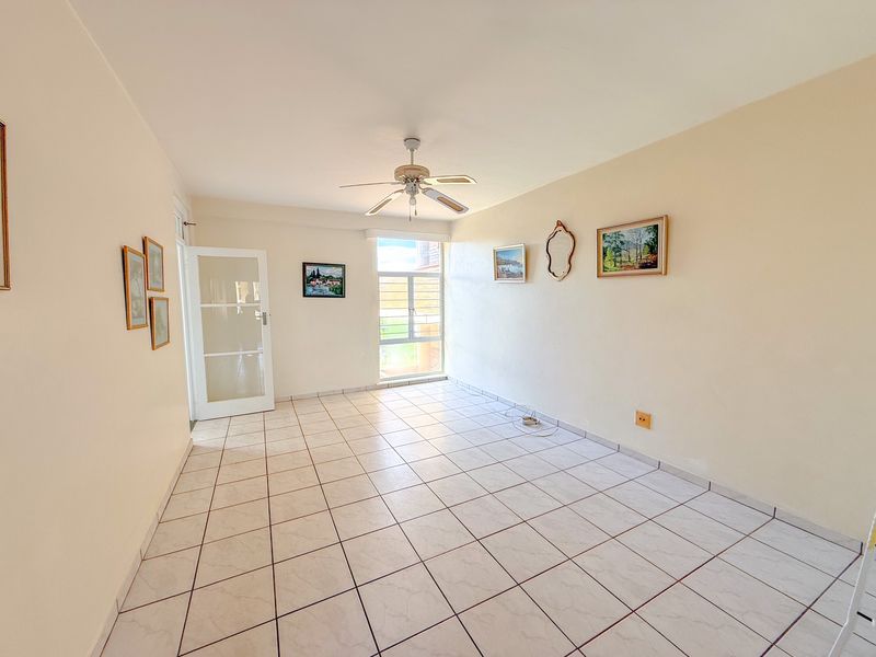 Spacious and Secure 1 Bedroom Close to Schools & Shops - Photo 5