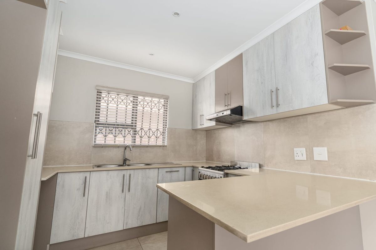 Modern 2 Bedroom Home - Photo 3