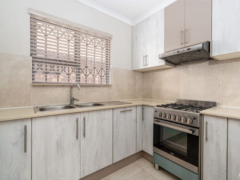 Modern 2 Bedroom Home - Photo 4