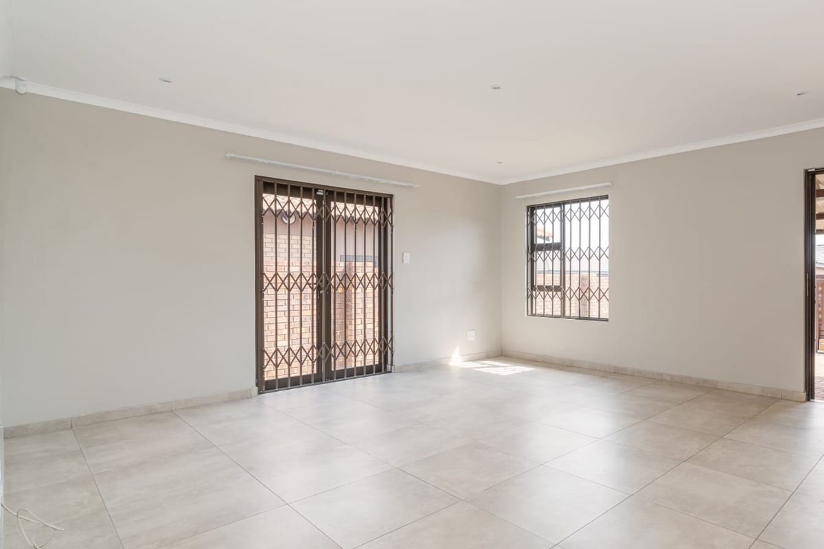 Modern 2 Bedroom Home - Photo 2