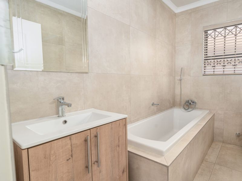 Modern 2 Bedroom Home - Photo 7