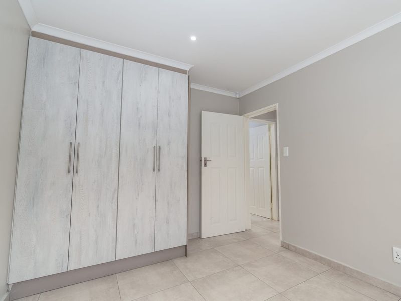 Modern 2 Bedroom Home - Photo 6