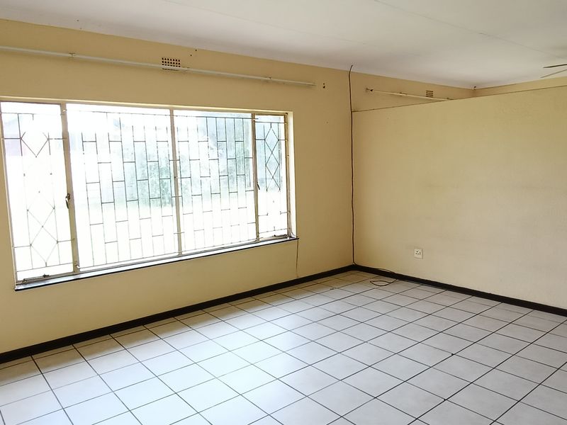 Big house with big garden. - Photo 6