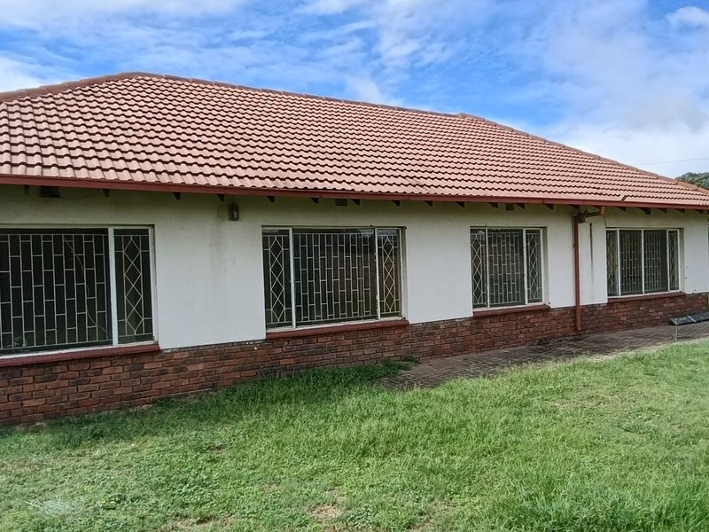 Big house with big garden. - Photo 3