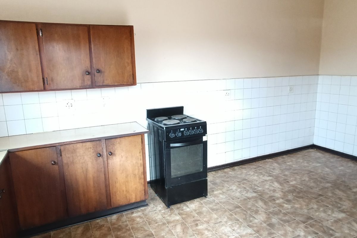 Big house with big garden. - Photo 4