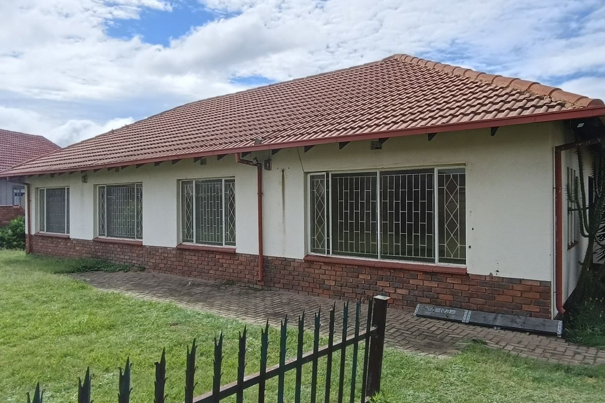 Big house with big garden. - Photo 2