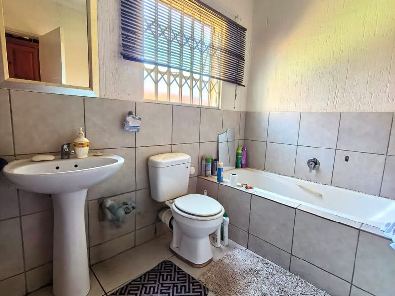 Townhouse for sale in Vanderbijlpark Bonanne, ideal for the first time buyer - Photo 7