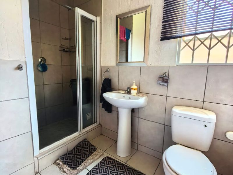 Townhouse for sale in Vanderbijlpark Bonanne, ideal for the first time buyer - Photo 8