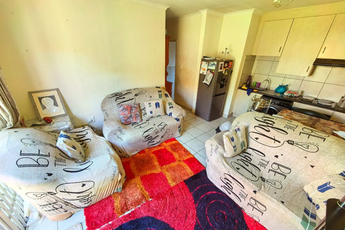 Townhouse for sale in Vanderbijlpark Bonanne, ideal for the first time buyer - Photo 5